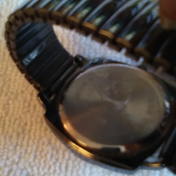 Joan River's Watch - Picture 5 of 16